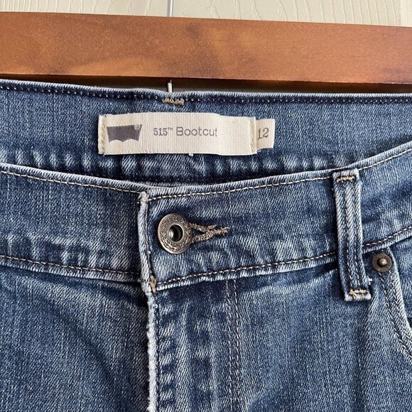 Levi's Women's 515 Bootcut Medium Wash Mid Rise Denim Blue Jeans Size 12 - Picture 2 of 9